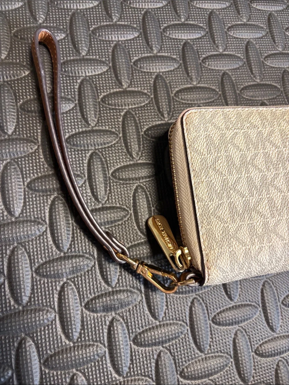 Michael Kors Cream Signature Zip-Around Wristlet Wallet